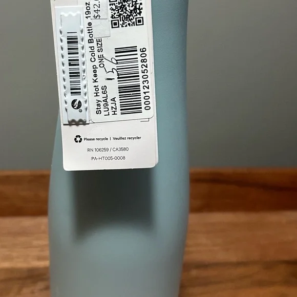 Pastel Blue Insulated Water Bottle with Tapered Design - Picture 4 of 5